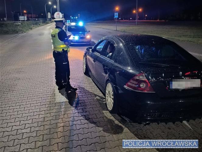 Nielegalne wyścigi we Wrocławiu. Ten pojedynek wygrała policja. Liczne zatrzymania i mandaty