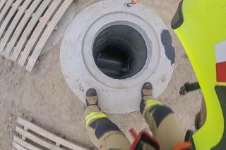 Dwóch mężczyzn uwięzionych w studni. Jeden był nieprzytomny