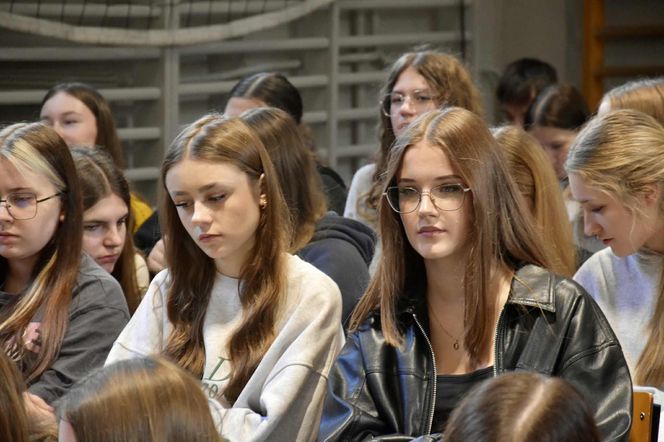 Dominik Dąbrowski spotkał się z młodzieżą III LO w Grudziądzu cz. I