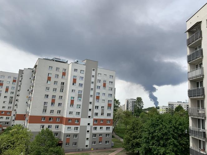 Pożar składowiska w Siemianowicach Śląskich jest widoczny z wielu miast