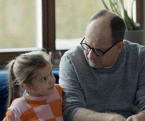 Barwy szczęścia odc. 3192. Wioletka (Sara Kudaj), Marek Złoty (Marcin Perchuć)