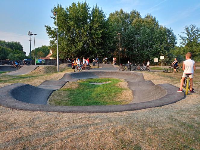 Tor rowerowy pumptrack nad zalewem Muchawka w Siedlcach oddany do użytku!