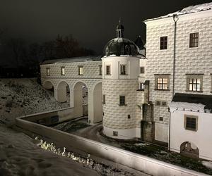 Zamek Pardubice - zdjęcia cennego zabytku Wschodnich Czech. Wnętrza, muzeum, zamek nocą