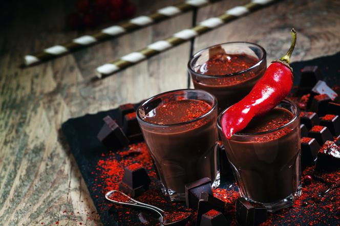 Lody czekoladowe w słodkim sosie chilli