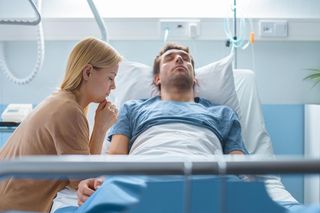 Mój mąż obudził się i nie mógł wstać z łóżka. Nagła diagnoza była strasznym ciosem