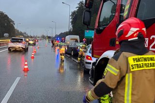 Karambol na zjeździe do centrum Tarnowa. Zderzyło się pięć samochodów, są ranni