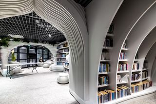 Metroteka – biblioteka na stacji metra M2 Kondratowicza w Warszawie