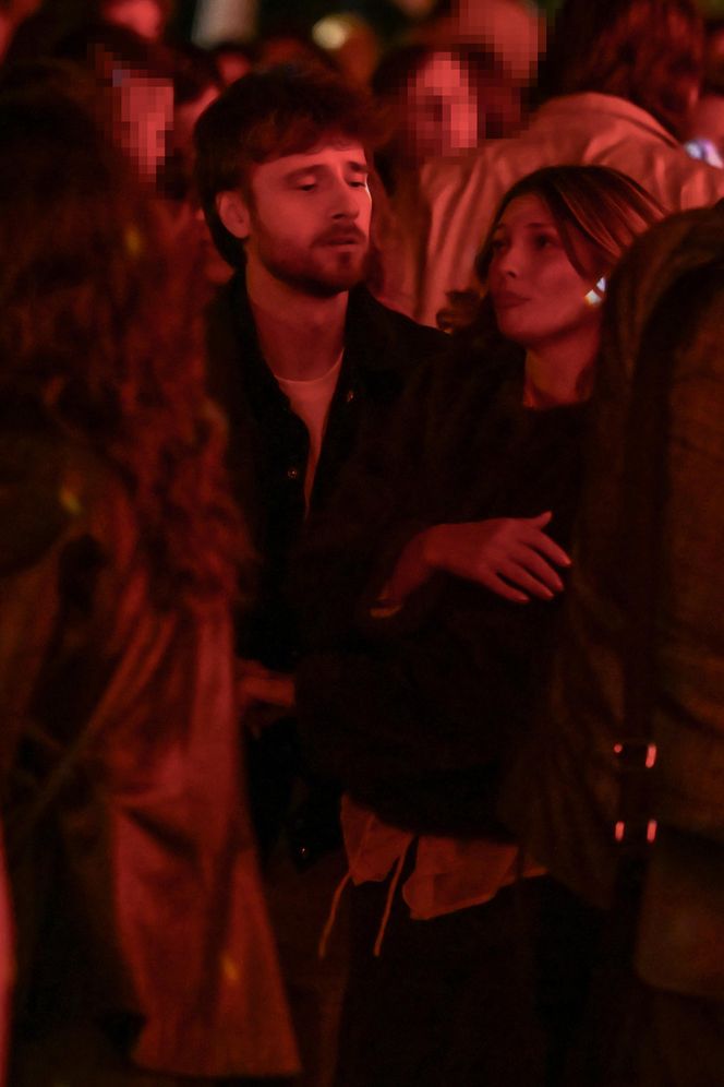 Maciej Musiał całował ukochaną na balkonie