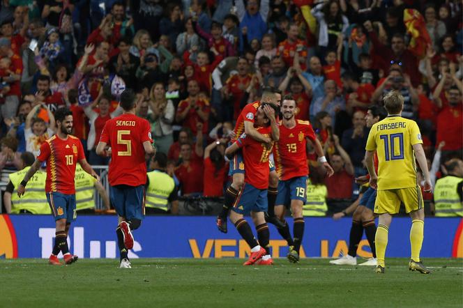 W pierwszym meczu Hiszpania pokonała Szwecję 3:0.