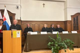 Polscy biskupi podczas uroczystości ku czci świętych Kingi i Jadwigi
