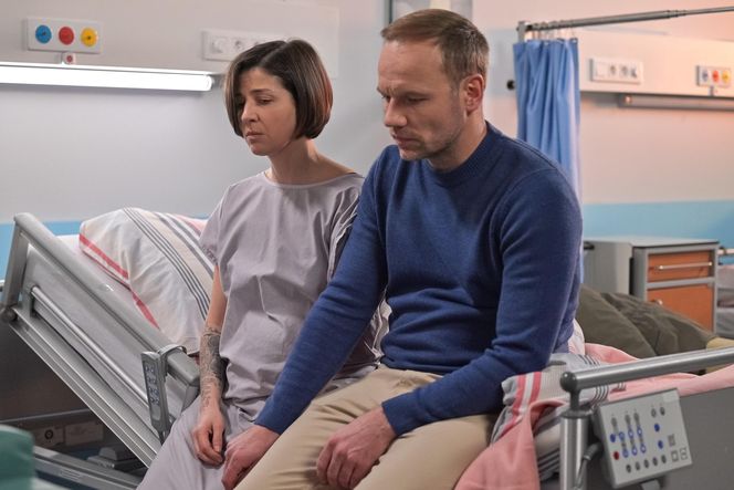 Pierwsza miłość odc. 4043 po wakacjach 2025. Kinga (Aleksandra Zienkiewicz), Janek Maciej Mikołajczyk)