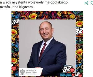 Wojewoda małopolski Krzysztof Klęczar gra z WOŚP