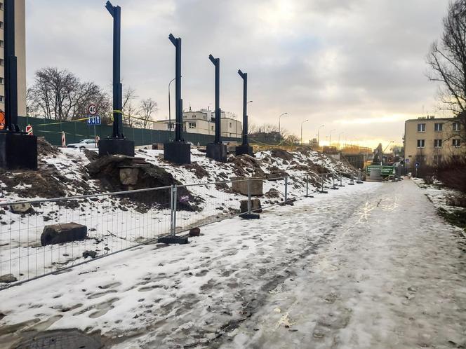Budują wiadukty na trasie Łazienkowskiej mimo zimy. Kiedy będą gotowe? 