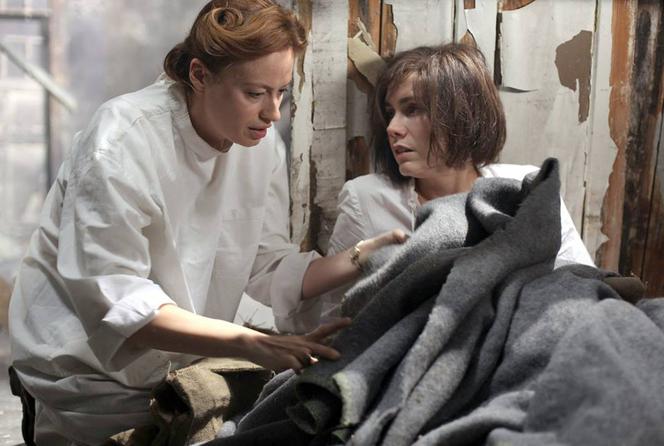 Czas honoru 7 sezon odc. 5. Celina (Olga Bołądź), Wanda (Magdalena Różczka)