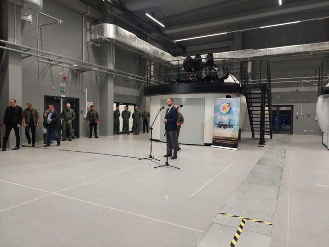 Władysław Kosiniak-Kamysz w Ośrodku Szkolenia Symulatorowego FA-50.