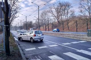 Śliska nawierzchnia daje się we znaki kierowcom - wypadek na Lubickiej