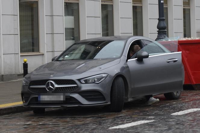 Maciej Musiał parkuje w Centrum Warszawy