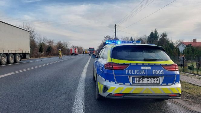 Adamowice. Bus zderzył się z tirem na DK92