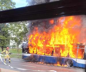 Pożar autobusu miejskiego w Krakowie. Pasażerowie uciekli w popłochu [ZDJĘCIA].