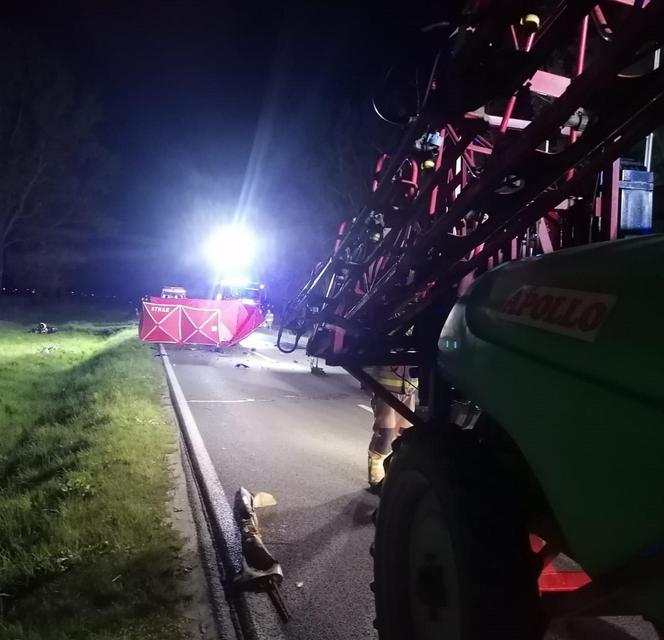 Śmiertelny wypadek pod Oleśnicą. Dwóch motocyklistów spłonęło po zderzeniu z ciągnikiem [ZDJĘCIA].