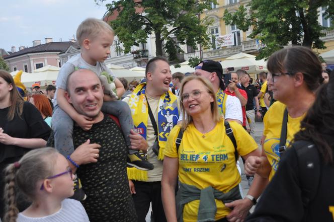 Barlinek Industria Kielce w finale Ligi Mistrzów! Feta w strefie kibiców po zwycięstwie nad Paris Saint-Germain