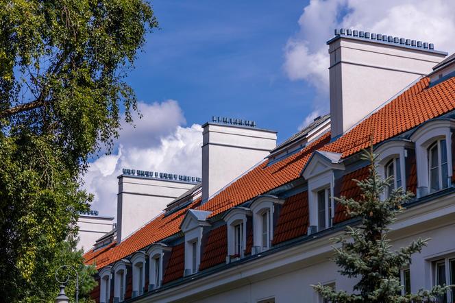 Osiedle Wyspiańskiego w Warszawie - zdjęcia. Z góry wygląda jak wielki wykrzyknik