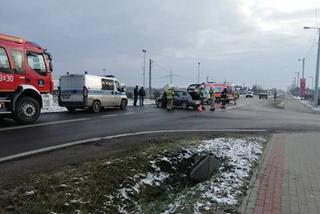 Wypadek w Gorzycach. Trzy osoby trafiły do szpitala po zderzeniu seata i toyoty