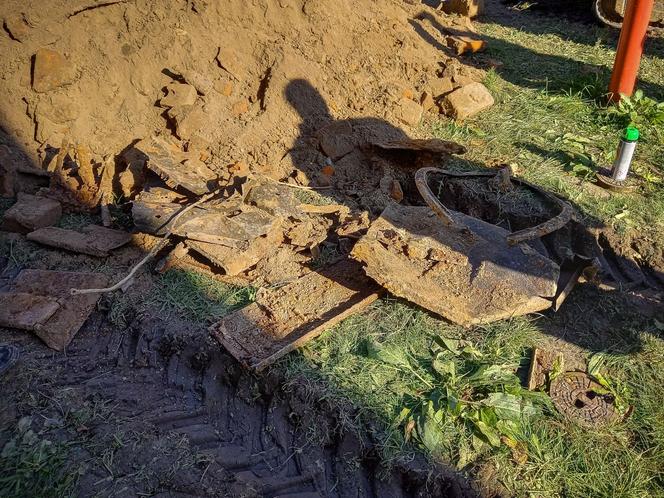 Ludzkie kości i hełm znaleziono przy budowie sieci ciepłowniczej w Rzeszowie