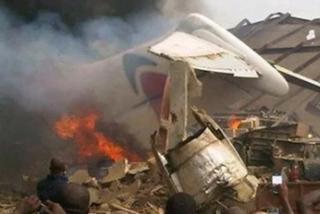 NIGERIA: KATASTROFA SAMOLOTU pasażerskiego. Samolot rozbił się o budynek 