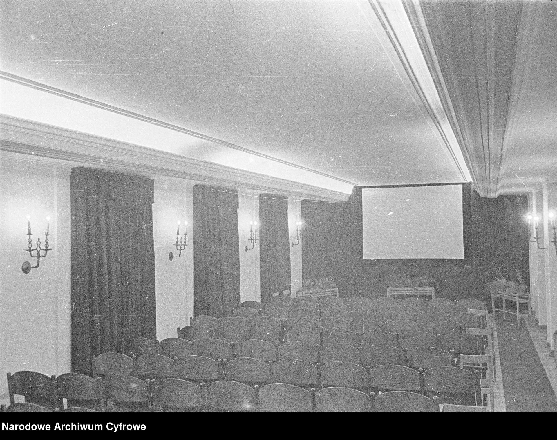 Hotel Warszawa w Prudentialu w latach 50.