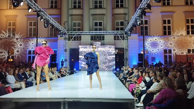 RADOM FASHION SHOW