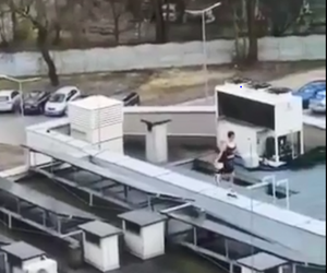 25-latka jeździła na wrotkach  na dachu Szpitala Śląskiego  w Cieszynie.