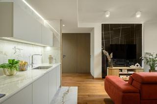 85-mieszkanie dla rodziny. Przytulne wnętrza z kolorem