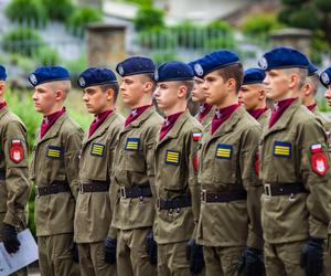 Uczniowie ZS nr 2 podczas Przeglądu Musztry Klas Mundurowych w Gromniku