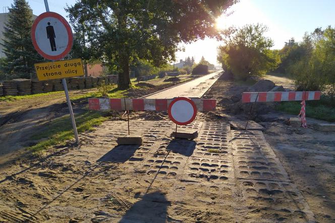 Na razie na ulicy Piaskowej w Siedlcach powstaje nowy chodnik