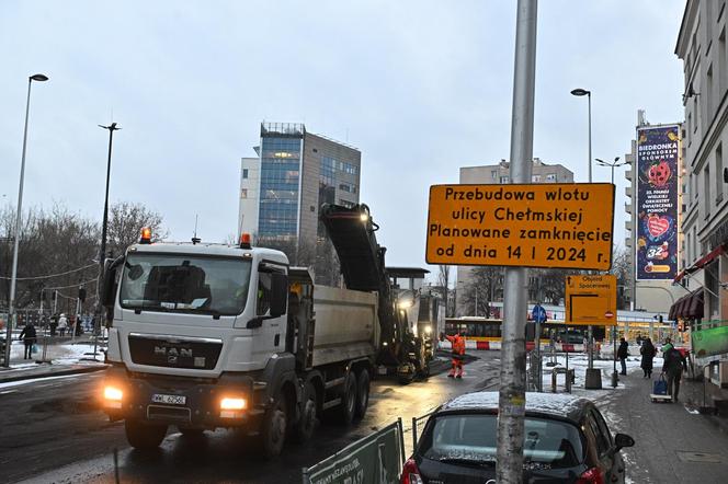 Paraliż na Mokotowie, zamknęli ważne skrzyżowanie. Kierowcy utknęli w korkach, autobusy na objazdach