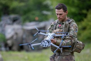  US Army chce więcej dronów oraz walki elektronicznej i to w ruchu. Rewolucja technologiczna testowana w Europie
