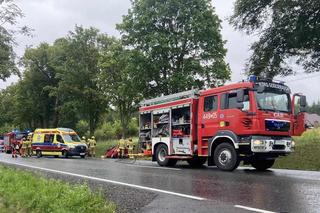 Wypadek w Gościeradowie Folwarku. Dwa auta wylądowały w rowie