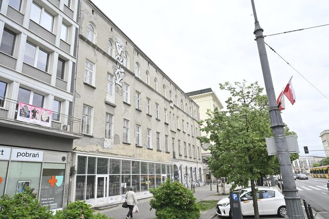 „To co robi miasto, to skandal”. Warszawa sprzedaje zabytkową kamienicę w centrum za grube miliony