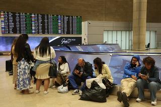 Pasażerowie utknęli na lotniskach przez strajk. Te loty są odwołane