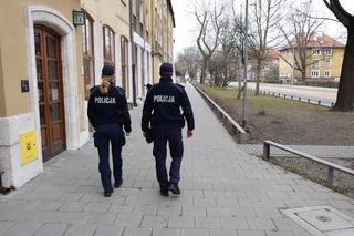 Policja kontroluje przestrzeganie obostrzeń w Krakowie
