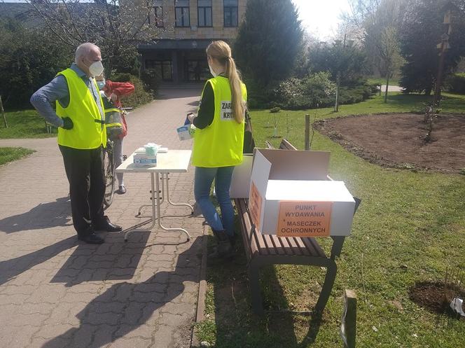 Gorzów: Maseczki idą jak ciepłe bułeczki. Do kiedy można pobrać je za darmo? [AUDIO]