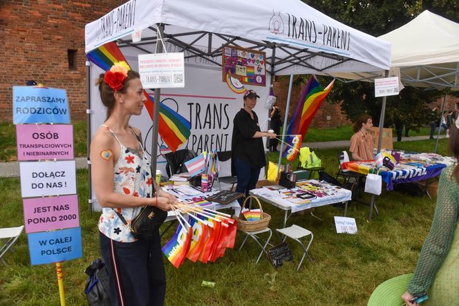 VI Toruński Marsz Równości. Przeciwnicy modlili się w centrum