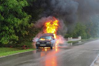 Świętokrzyskie: Auto w ogniu! Kierowca spłonął żywcem 