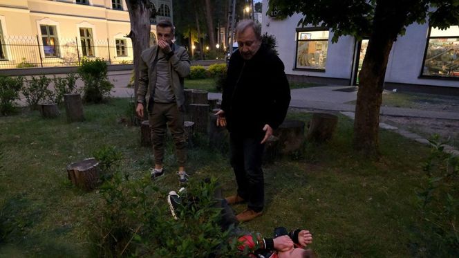 M jak miłość odc. 1878. Paweł (Rafał Mroczek), Dominik Walat (Bartosz Surówka), Staszek Popławski (Sławomir Holland)