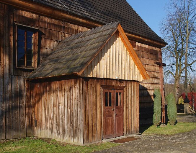 To jedna z najpiękniejszych małopolskich wsi. Kiedyś należała do biskupa 