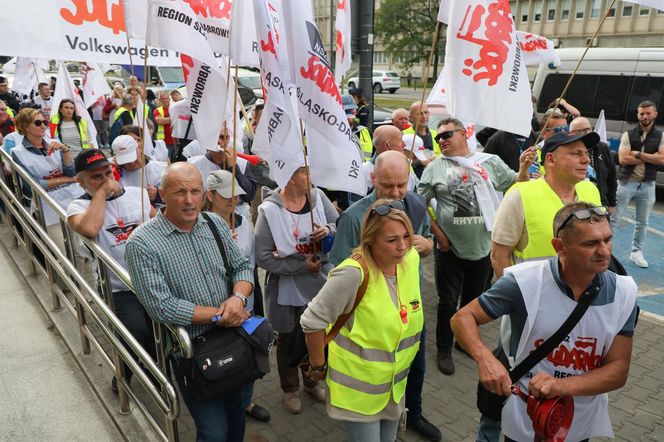 Protest związków zawodowych PKP Cargo i Poczty Polskiej w Warszawie