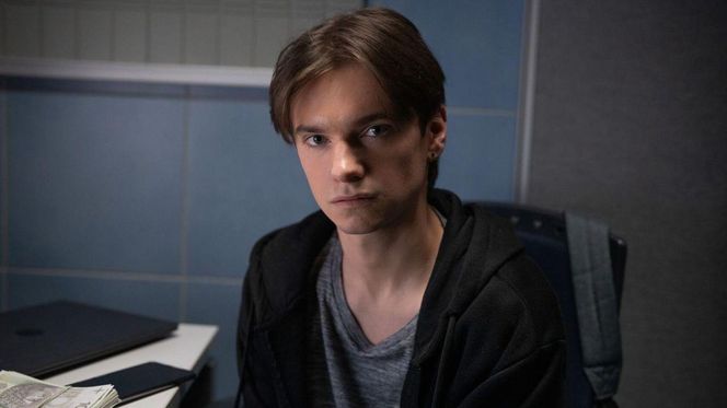 Na dobre i na złe odc. 961. haker Drago - Jan Kowalski (Piotr Gadomski)