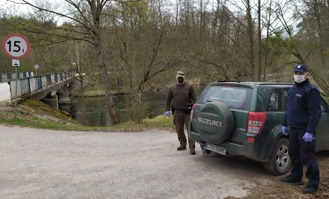 Koronawirus. Policja i straż leśna patrolują lasy