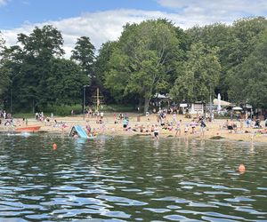 Wakacyjny patrol Eska Summer City na olsztyńskiej Plaży Miejskiej